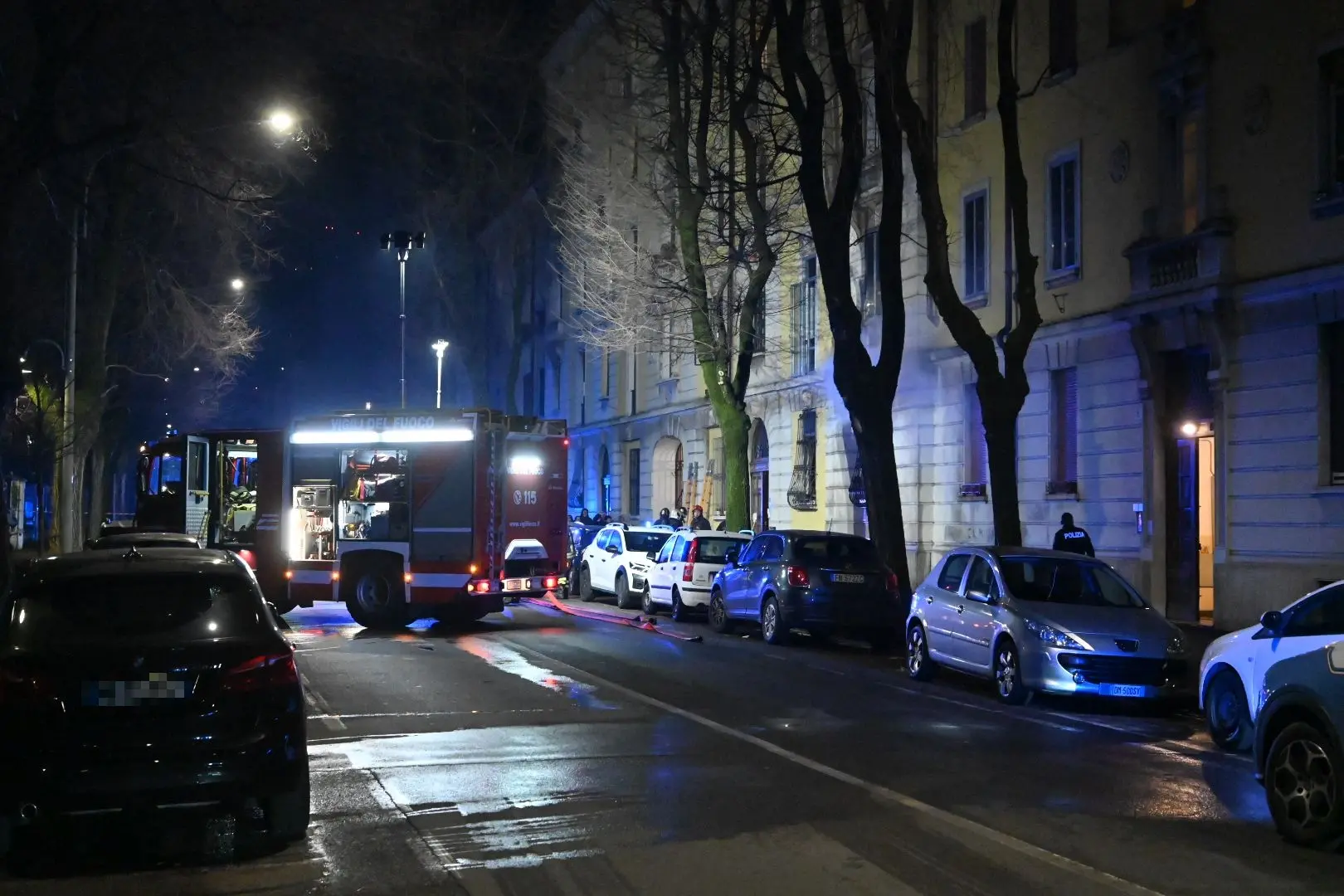 L'incendio in via Monte Nero