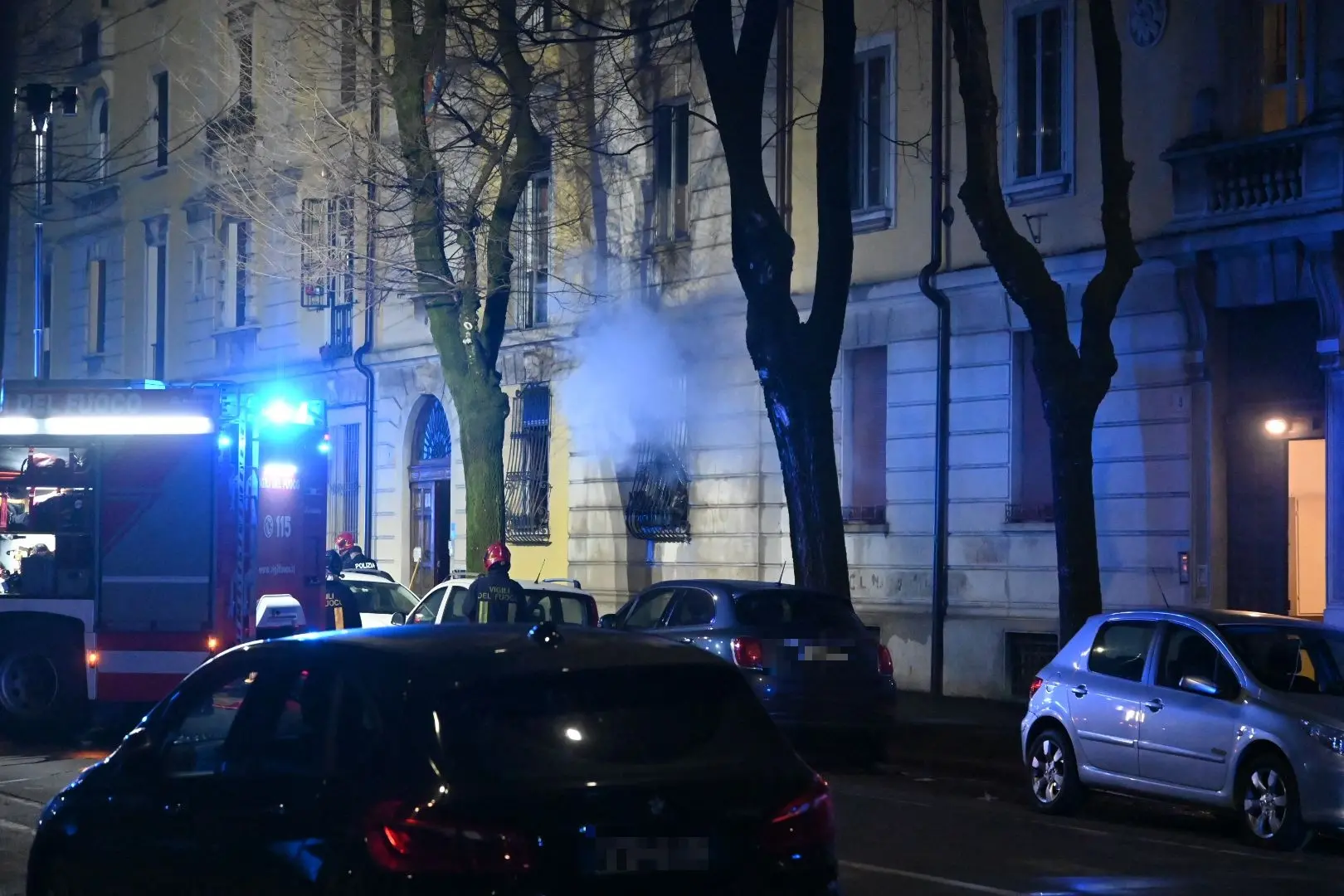 L'incendio in via Monte Nero