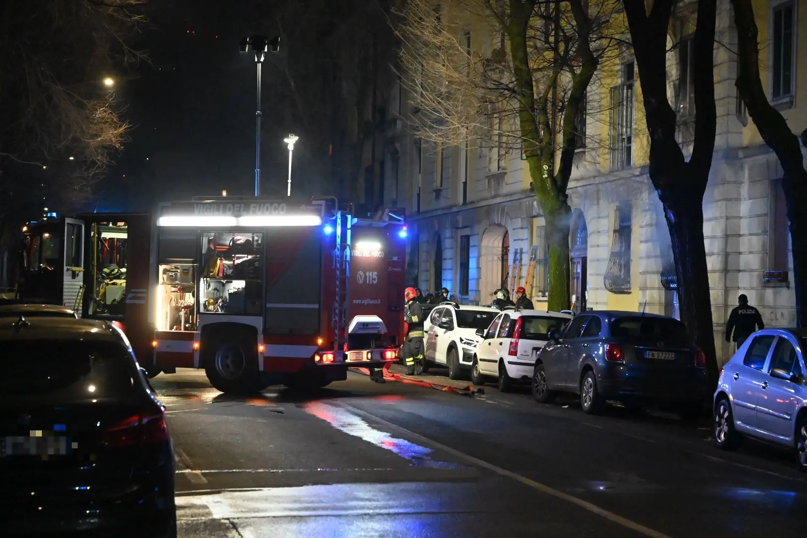 L'incendio in via Monte Nero