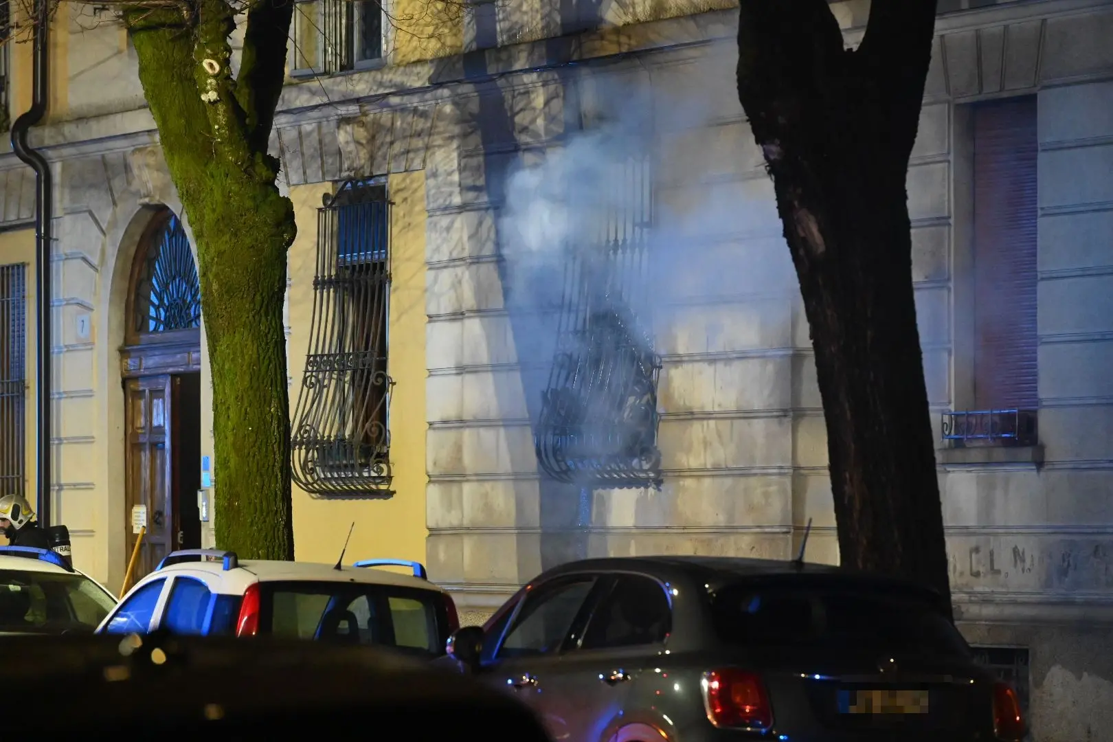 L'incendio in via Monte Nero