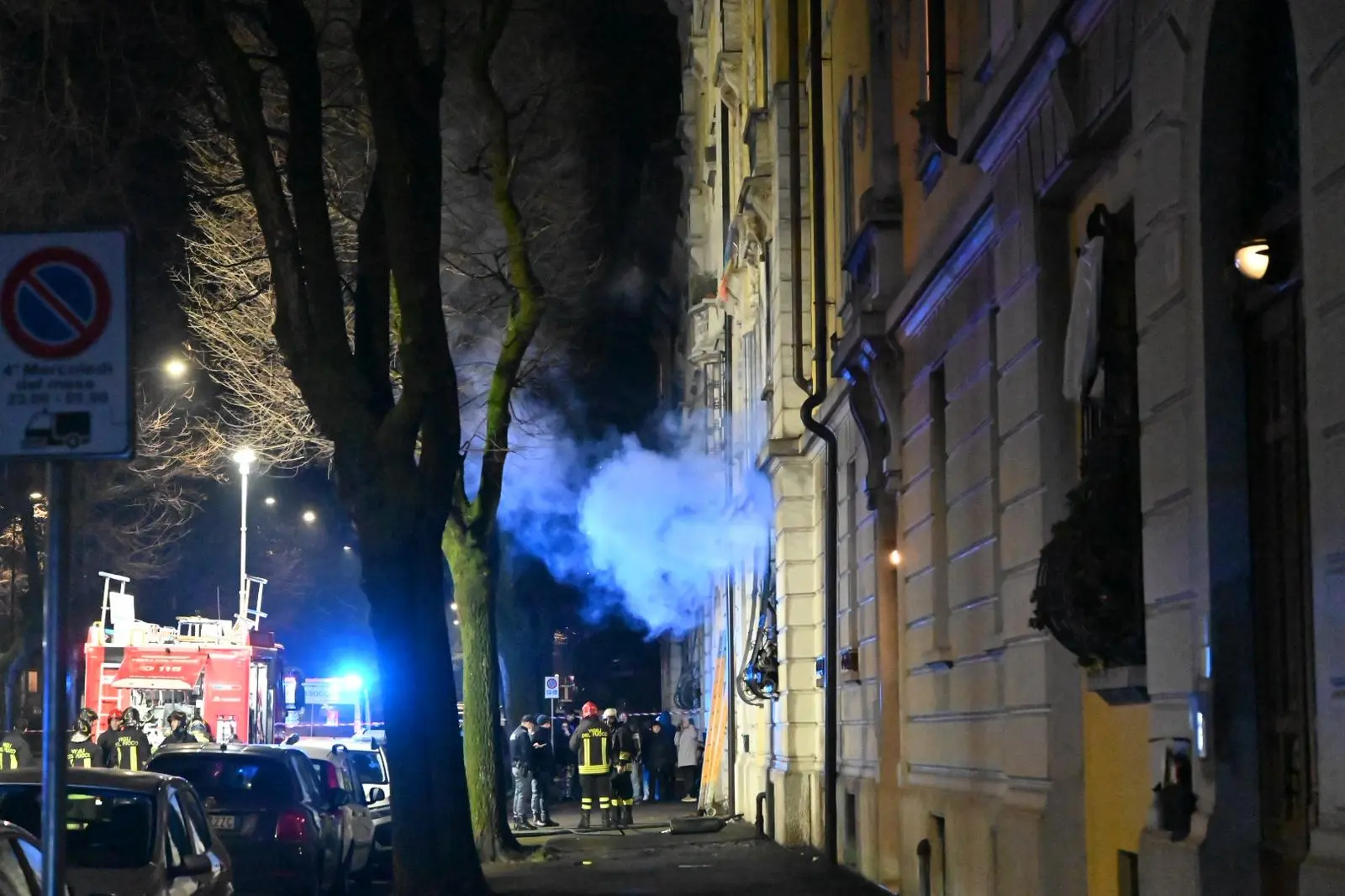 L'incendio in via Monte Nero
