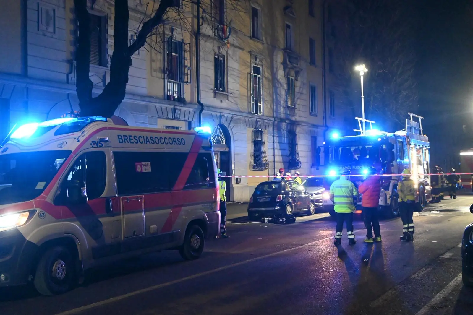 L'incendio in via Monte Nero