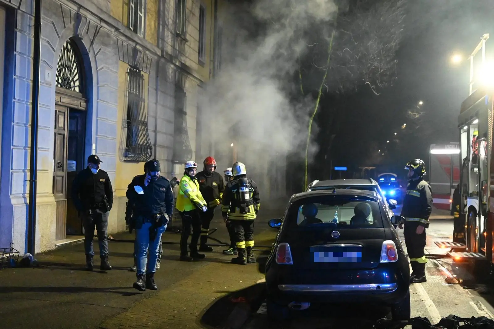 L'incendio in via Monte Nero
