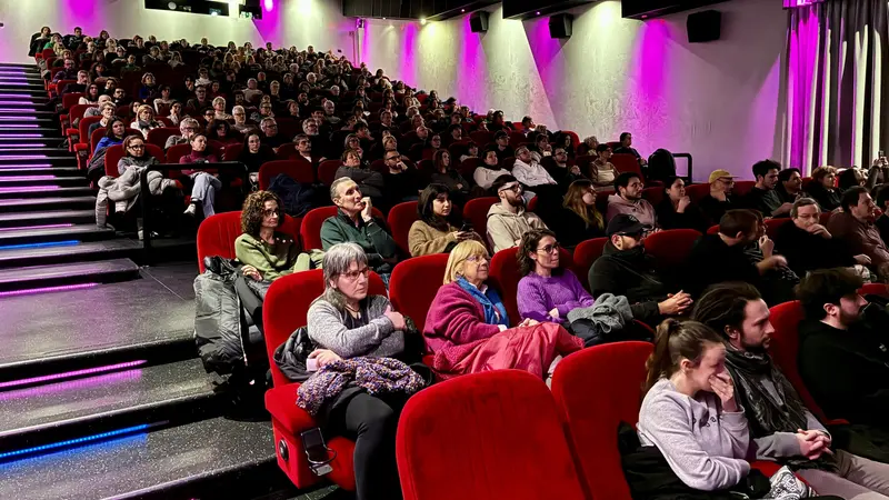 Il pubblico presente in sala - © www.giornaledibrescia.it