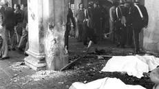 Il cestino esploso in piazza della Loggia