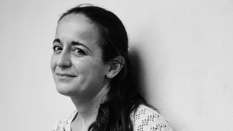 L'artista bresciana Monica Carrera - © www.giornaledibrescia.it