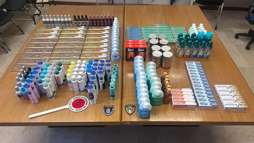 I prodotti sequestrati - © www.giornaledibrescia.it