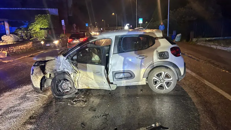 Incidente a Erbusco: l'auto sulla quale viaggiava il bambino - © www.giornaledibrescia.it