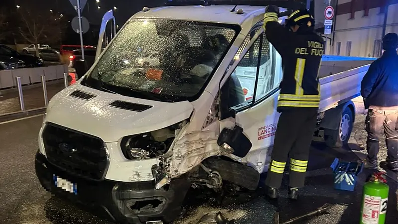 Il furgone coinvolto nell'incidente - © www.giornaledibrescia.it