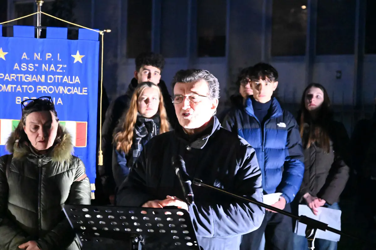La fiaccolata della memoria a Brescia