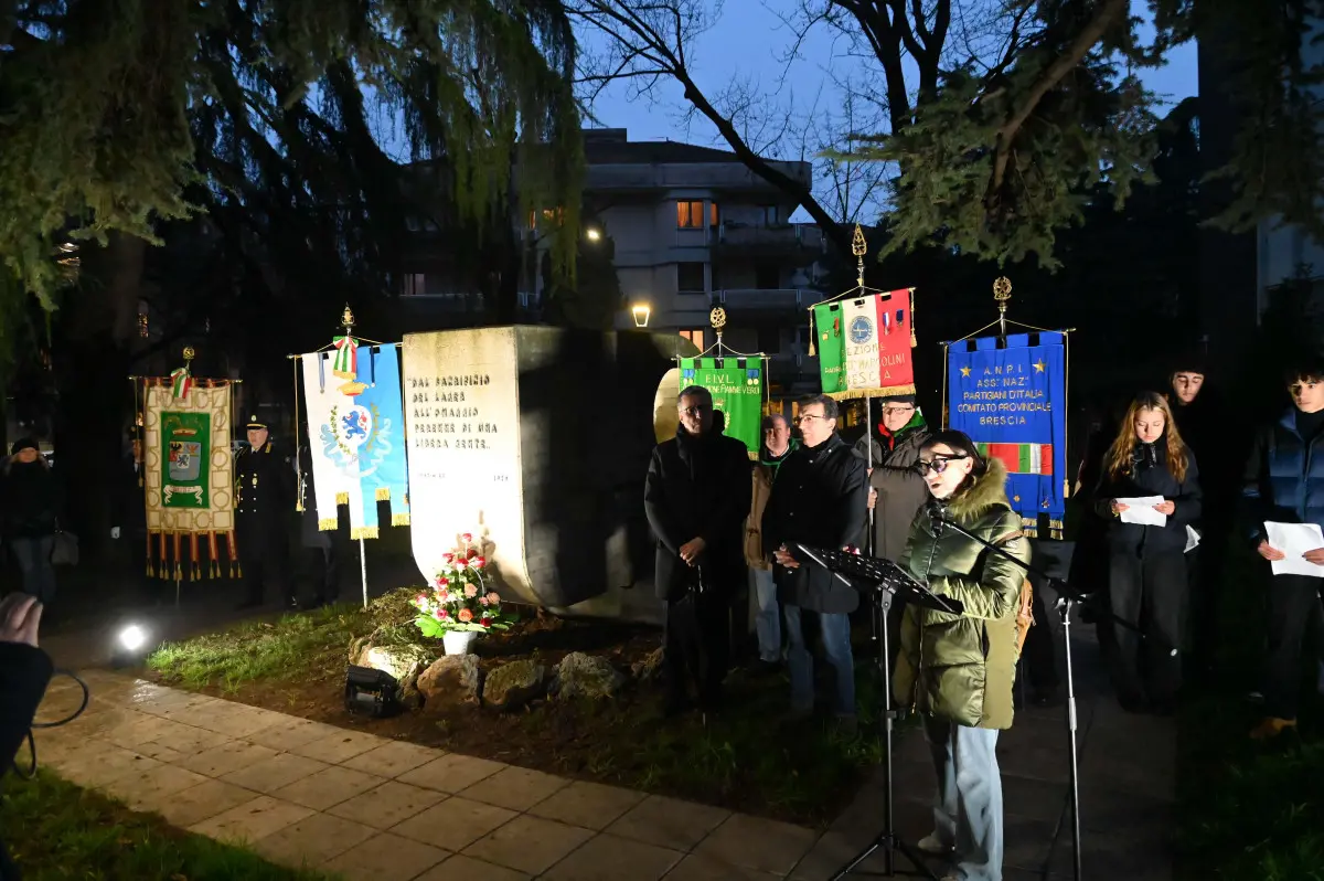 La fiaccolata della memoria a Brescia