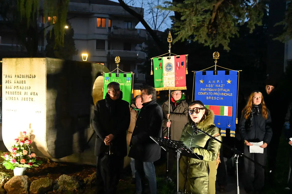 La fiaccolata della memoria a Brescia