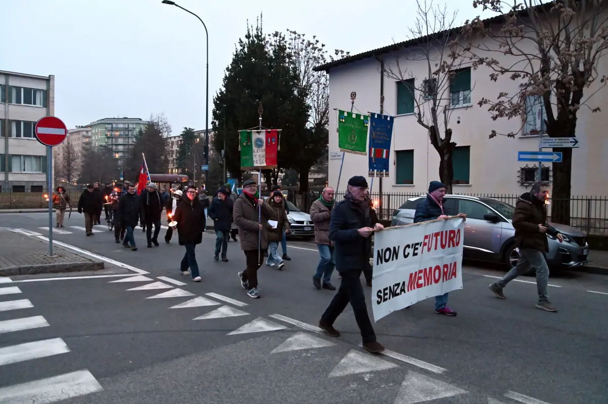 La fiaccolata della memoria a Brescia