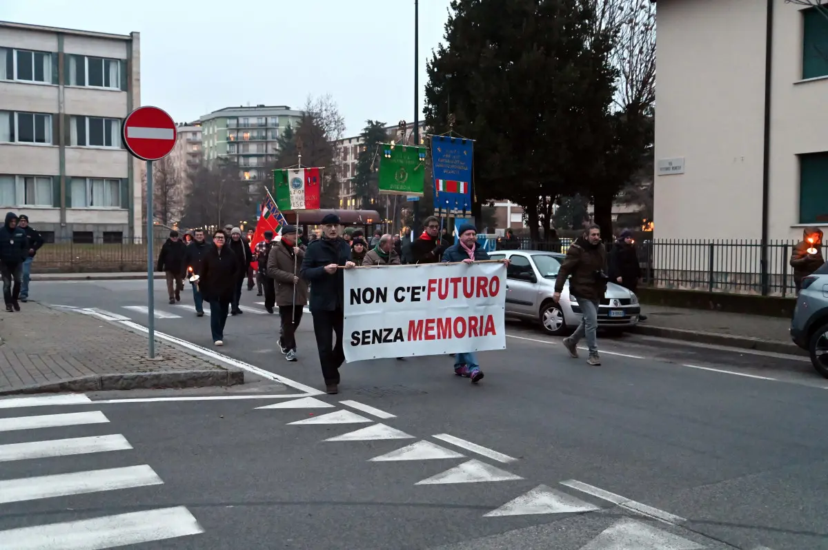 La fiaccolata della memoria a Brescia