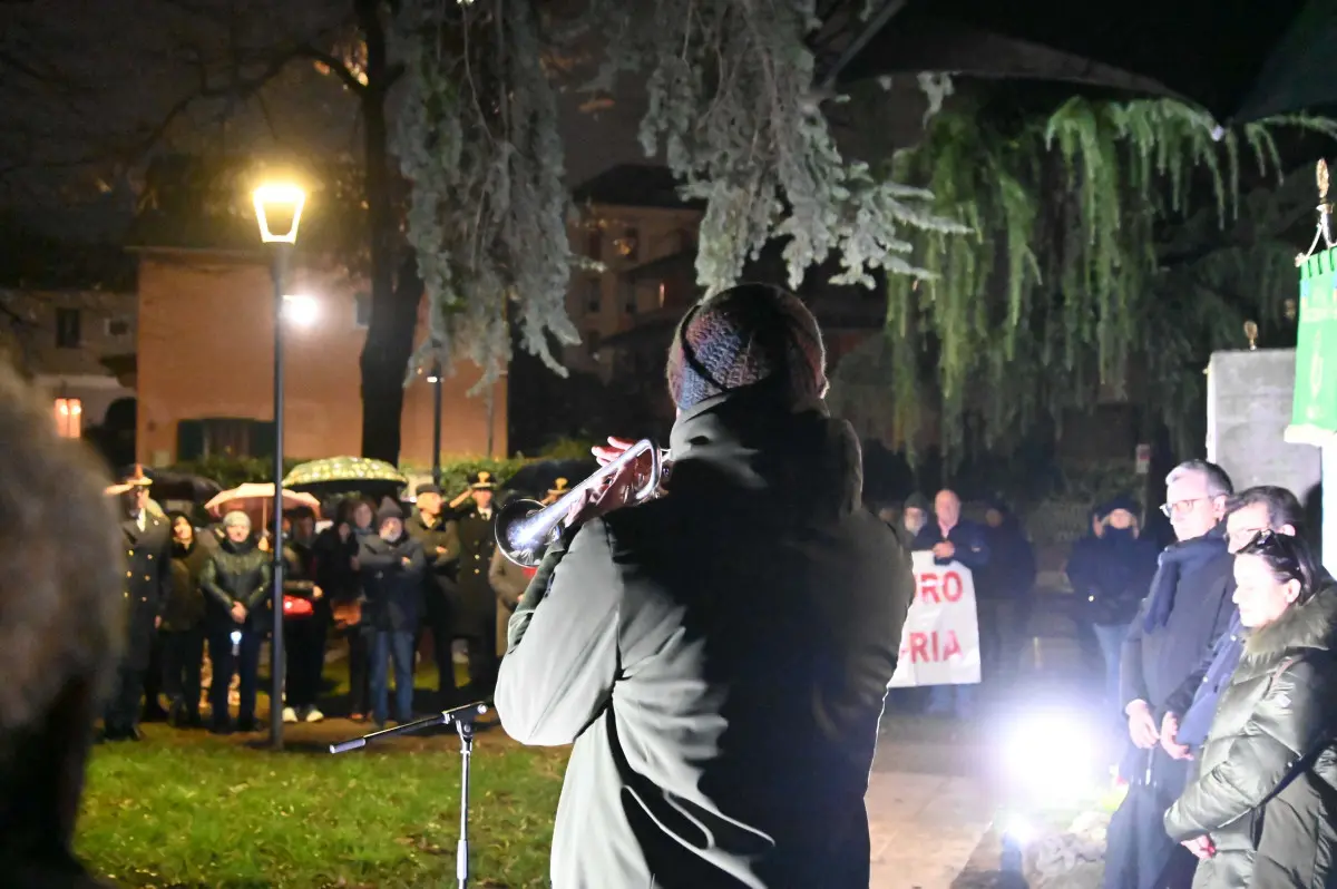 La fiaccolata della memoria a Brescia