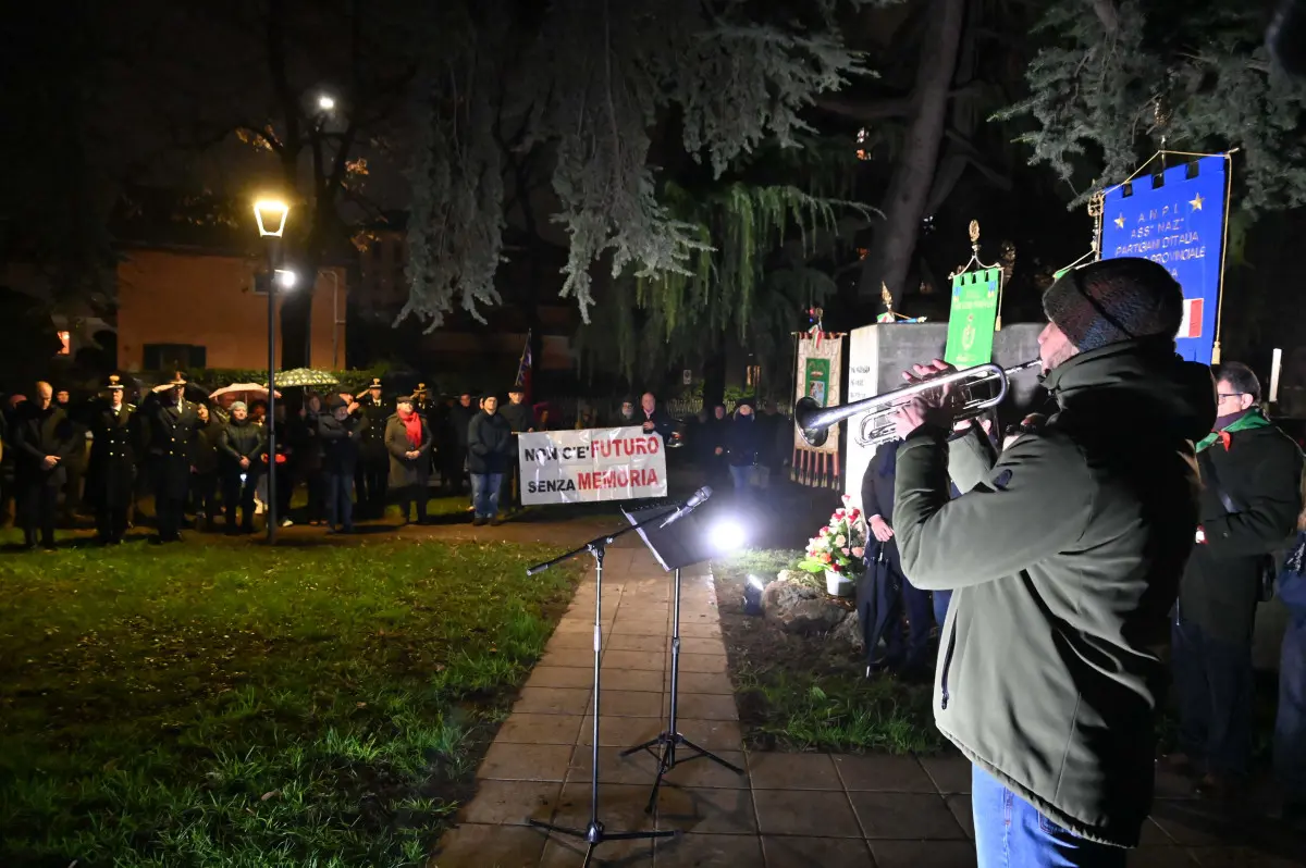 La fiaccolata della memoria a Brescia