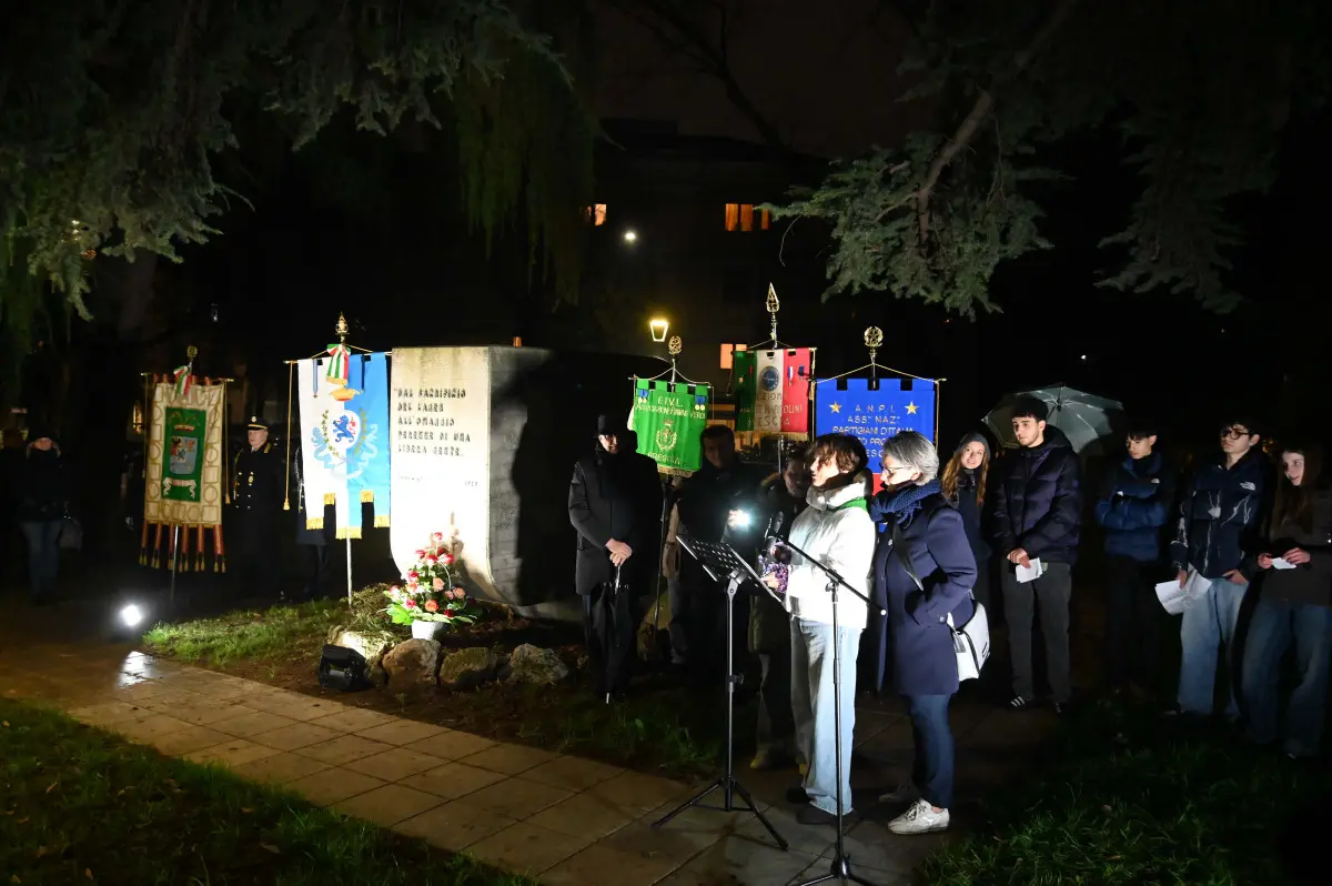 La fiaccolata della memoria a Brescia