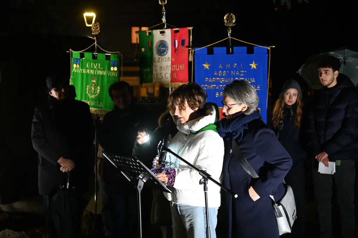 La fiaccolata della memoria a Brescia