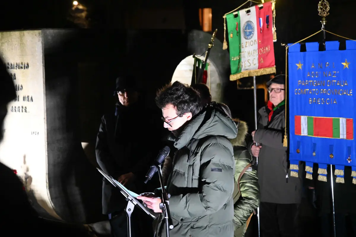 La fiaccolata della memoria a Brescia