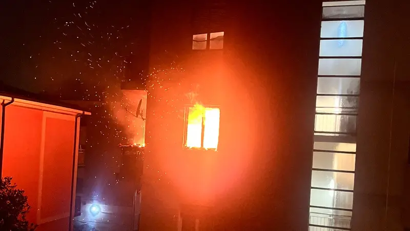 L'incendio in via Schivardi a Brescia