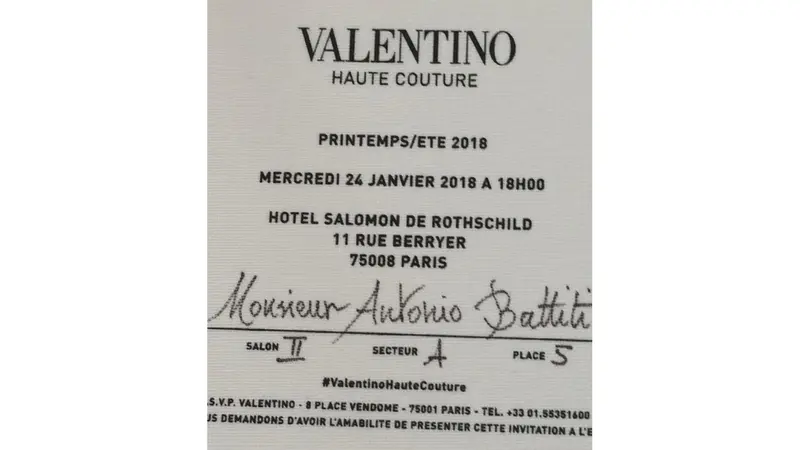 L'invito alla sfilata di Valentino a Parigi