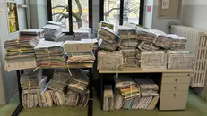 Faldoni di documenti negli uffici del Giudice di pace - © www.giornaledibrescia.it
