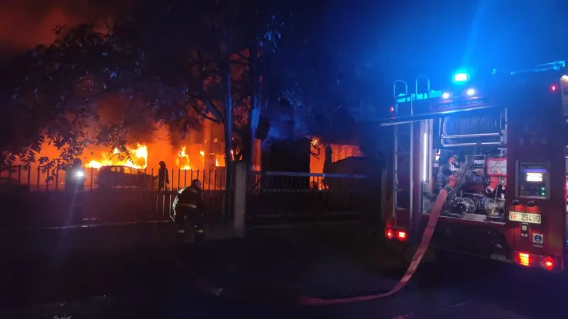 In pochi minuti il rogo distrugge i ricordi di una vita © www.giornaledibrescia.it