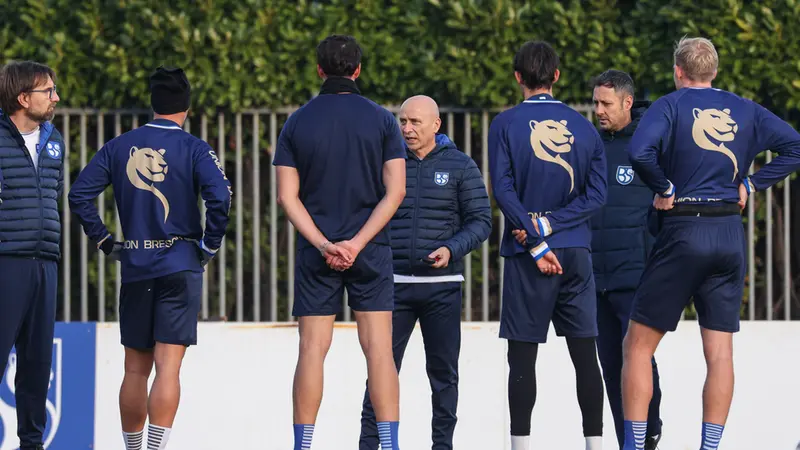 Mister Corini in allenamento - © www.giornaledibrescia.it