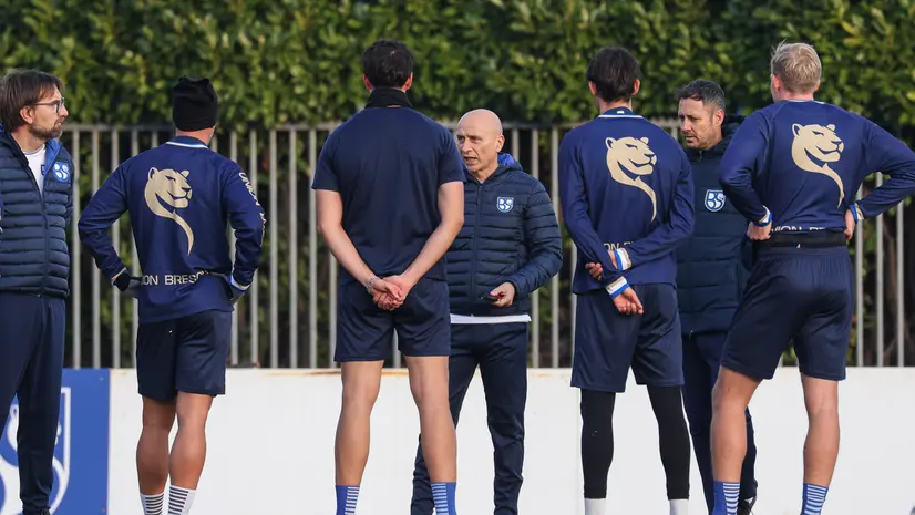 Mister Corini in allenamento - © www.giornaledibrescia.it