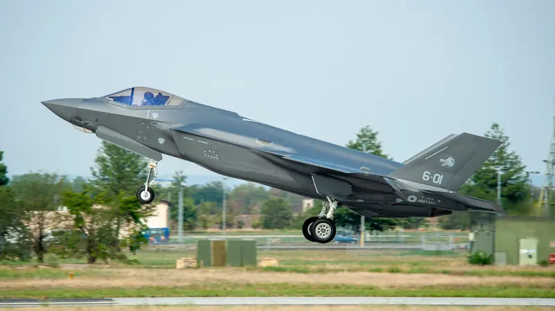 Un F-35 del 6° Stormo di Ghedi in decollo