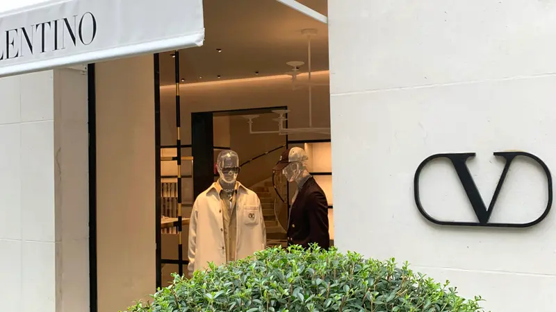 L'ingresso dello store su Avenue Montaigne