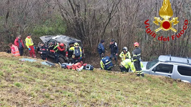 I vigili del fuoco sul luogo dell'incidente