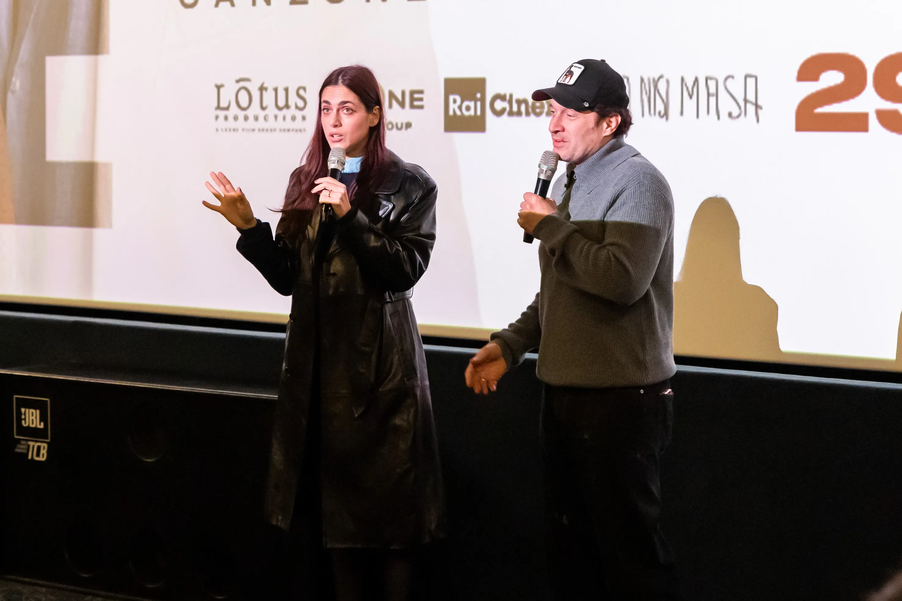 Mirian Leone e Claudio Santamaria alla Oz