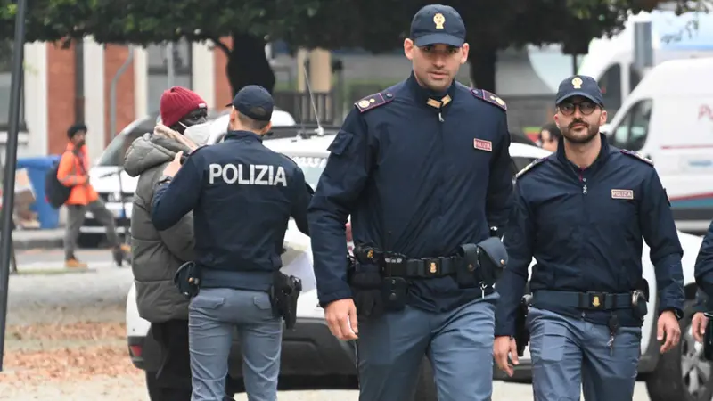 Controlli della Polizia di Stato in Stazione - © www.giornaledibrescia.it