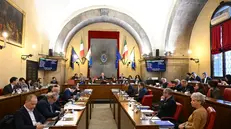 Una panoramica dell'Aula consiliare di Palazzo Loggia - © www.giornaledibrescia.it