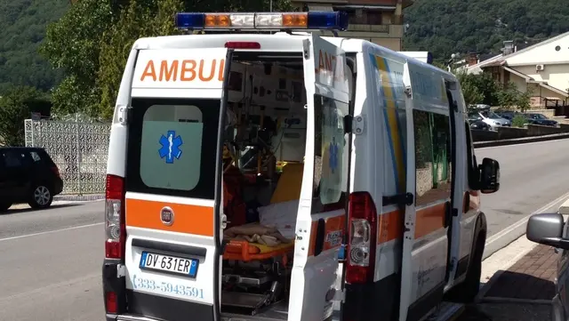 Un'ambulanza - Foto d'archivio © www.giornaledibrescia.it