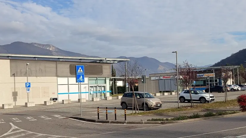 L'ex centro commerciale di via Mazzini - © www.giornaledibrescia.it