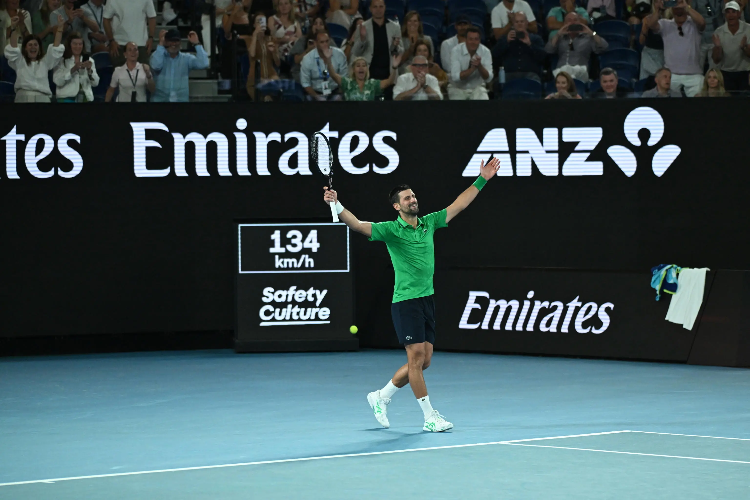 Australian Open , Djokovic batte Sinner in cinque set