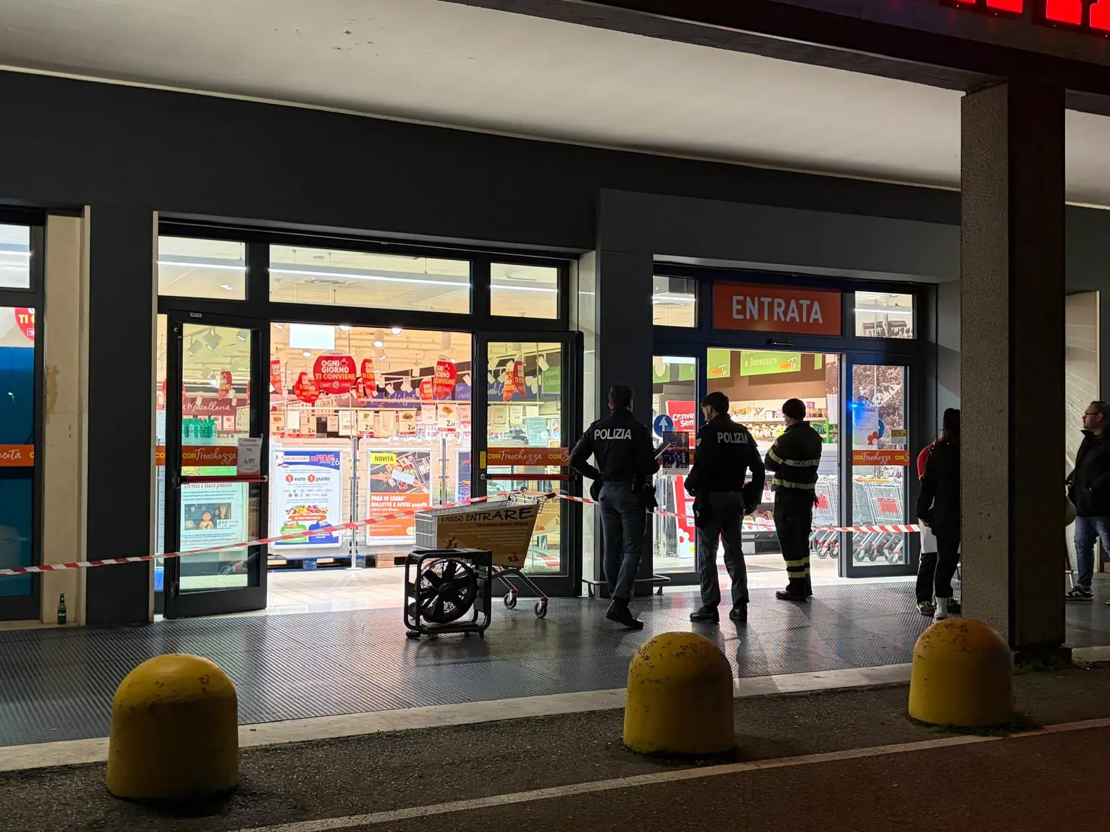 Spray al peperoncino al Conad