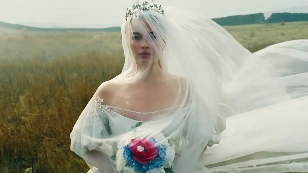 Margot Robbie in Cime tempestose di Emerald Fennell - Photo Courtesy Warner Bros. Pictures