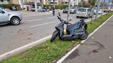 Lo scooter dei ragazzi coinvolti nell'incidente