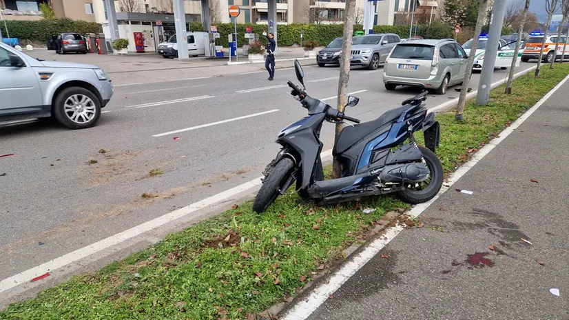 Lo scooter dei ragazzi coinvolti nell'incidente