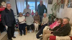 Gli inquilini del comitato di via Carpaccio 27 © www.giornaledibrescia.it