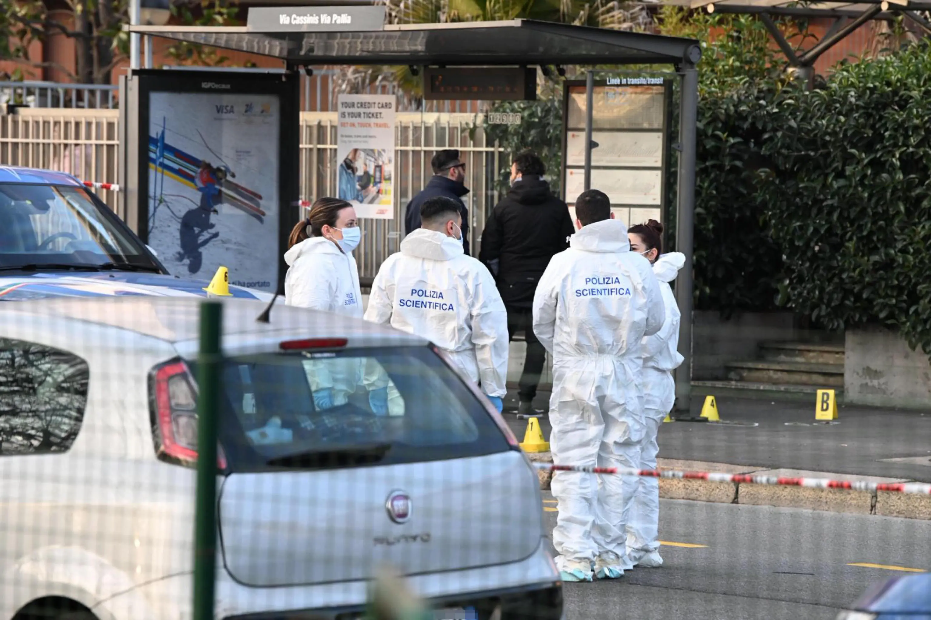 La Polizia a Rogoredo, dove è avvenuta la sparatoria