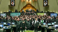 I membri dell'Assemblea Consultiva islamica durante una sessione parlamentare - Ansa © www.giornaledibrescia.it