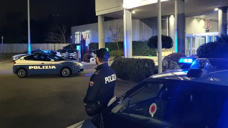 L'operazione della Polizia di Stato - © www.giornaledibrescia.it