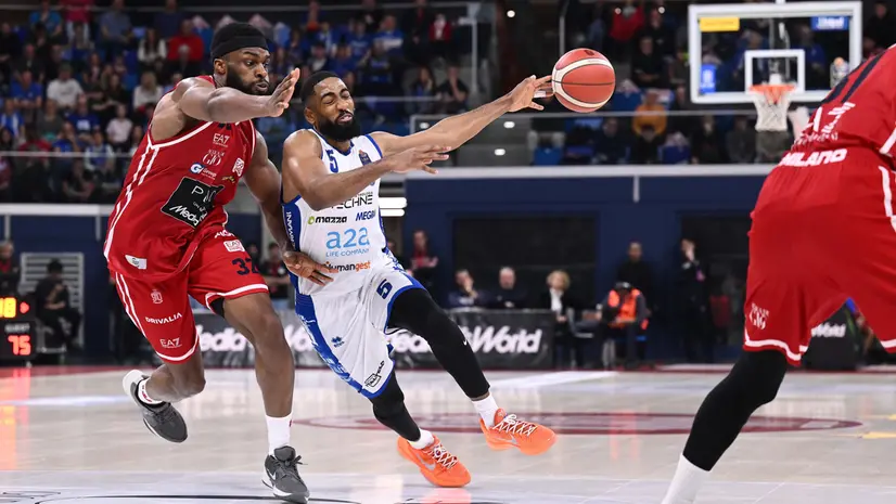 C.J. Massinburg in azione a Milano - © Foto M.Ceretti / Ciamillo-Castoria © www.giornaledibrescia.it