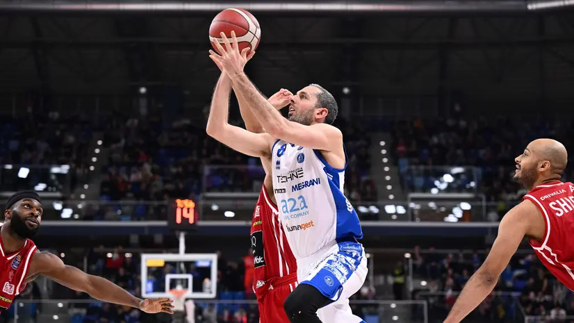 Amedeo Della Valle in azione contro l'Olimpia Milano - Foto M.Ceretti / Ciamillo-Castoria © www.giornaledibrescia.it