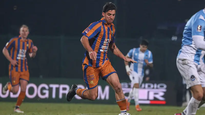 Balestrero in azione contro la Giana Erminio - Foto New Reporter Nicoli © www.giornaledibrescia.it