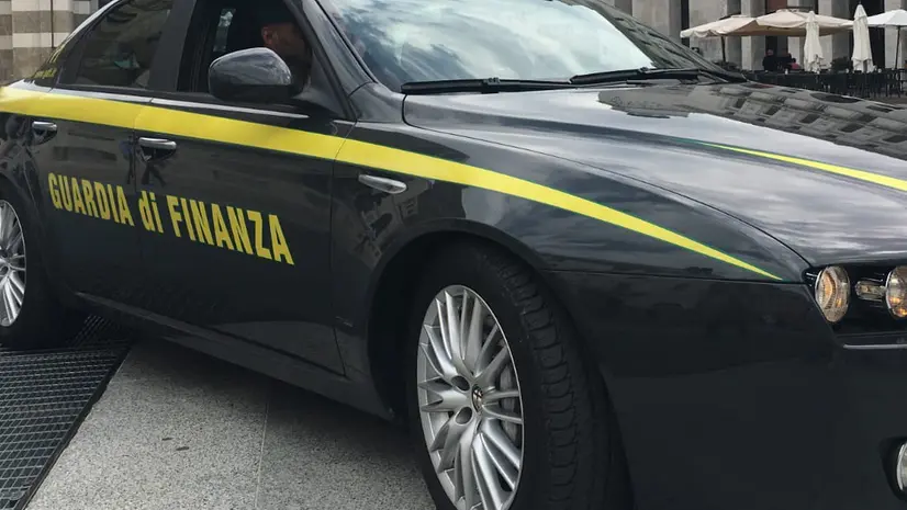 Un'auto della Guardia di finanza - © www.giornaledibrescia.it